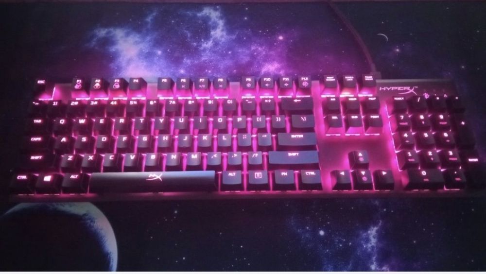 Tastatura gaming hyperx cu mause gaming,+peid