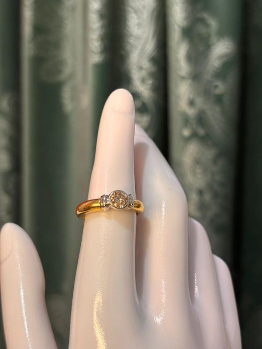 Продаем кольцо золотое 750 пробы