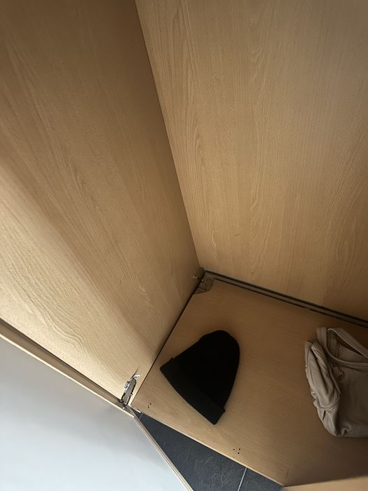 Гардероб с огледало - Идеален е! Само с счупена долна дъска