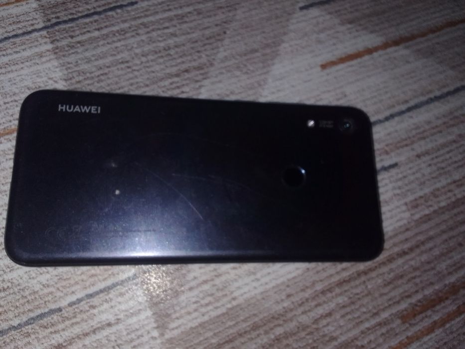 Продам huavei с разбитым экраном