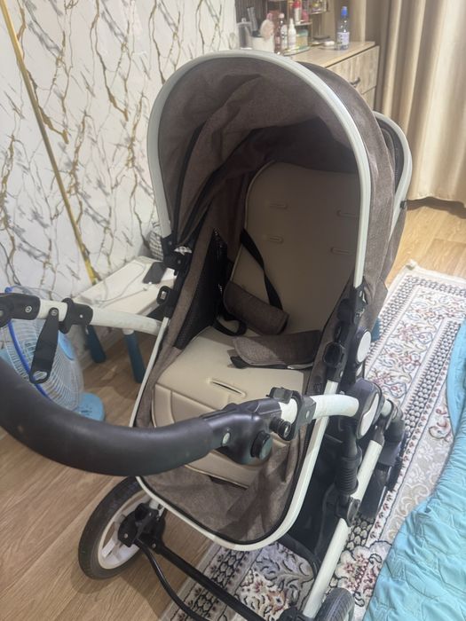 Детская коляска коричневая