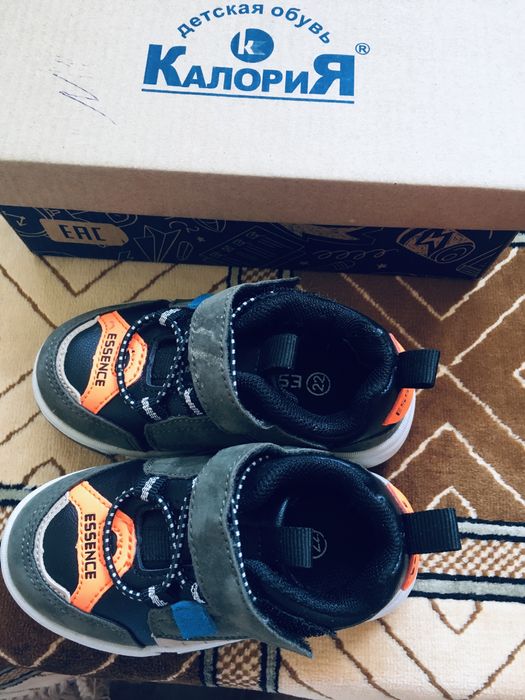 Новые детские кроссовки
