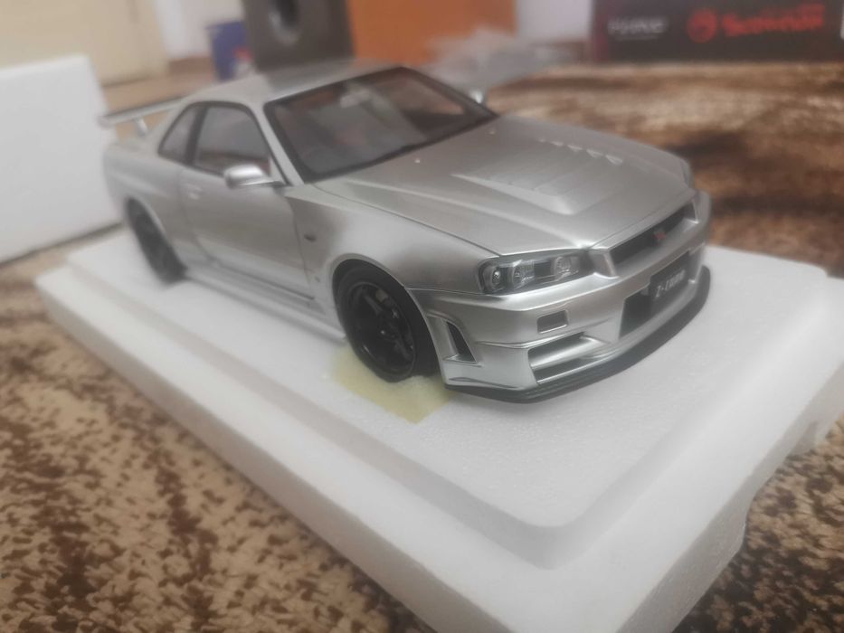 Autoart 1:18 Nissan skyline R34 GTR