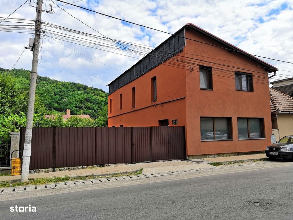 Casă de vânzare + Spațiu Comercial | 220 mp utili | curte 555 mp |