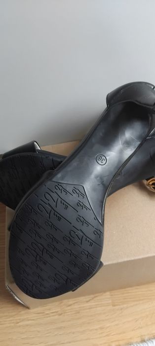 Sandale 36 piele naturala, superbe ,noi