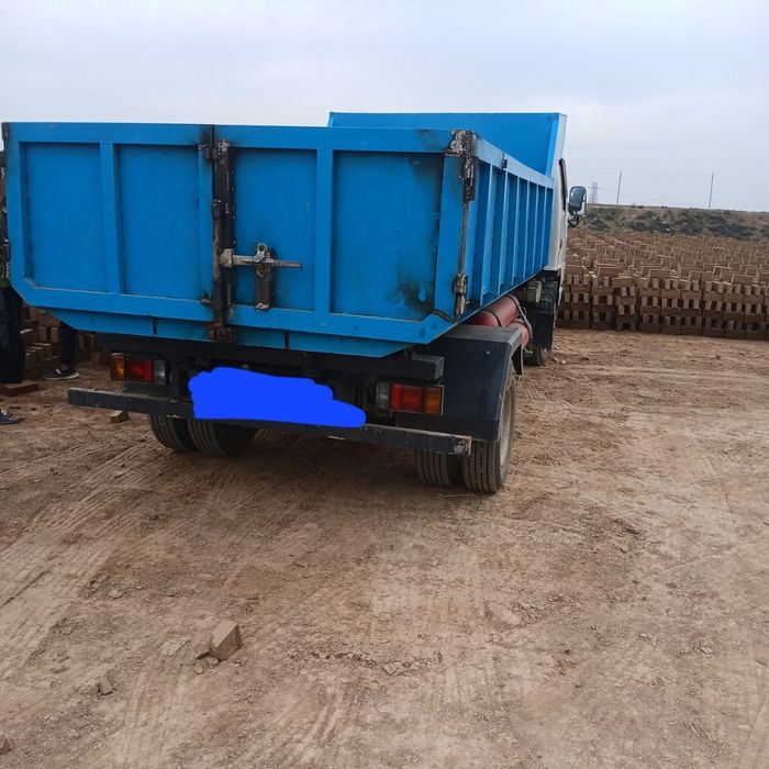 Isuzu.    samosval