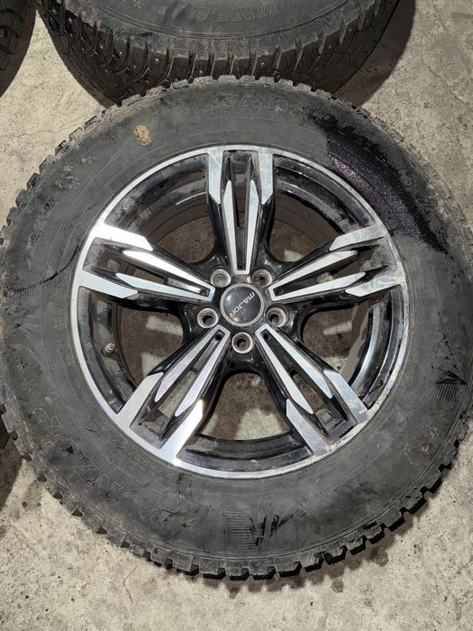Продам комплект зимней резины на дисках