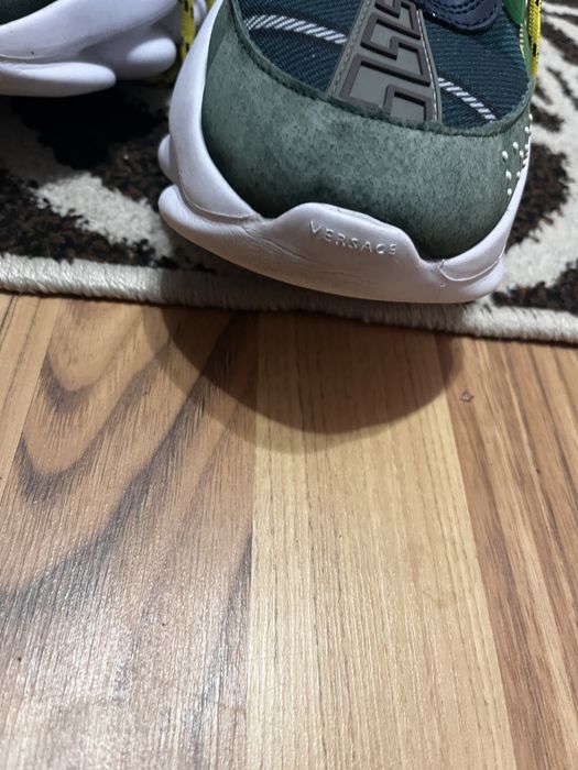 Vand versace chain reaction