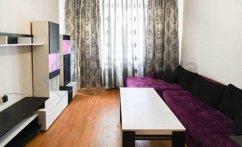 Дава се под наем Тристаен апартамент в София, Център - 75 кв.м за 699 € - Снимка #1