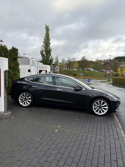 Tesla Model 3 Tesla Model 3 Long Range