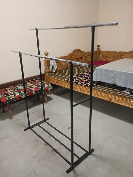 Kiyim va poyabzal uchun gardirof.