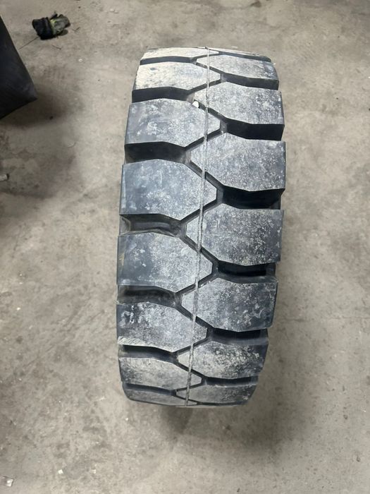 Колесо для вилочного кара