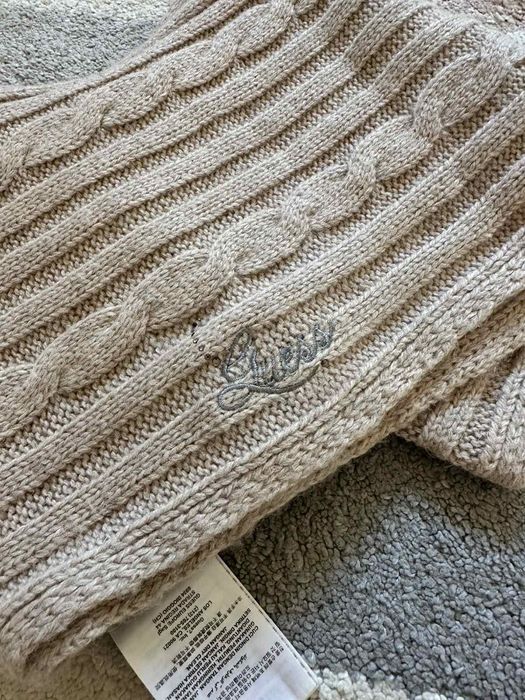 Зимен шал на Guess