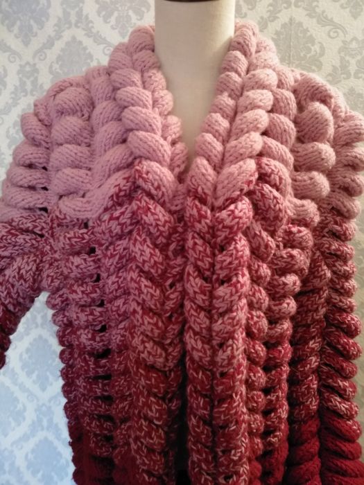 Продается вязаный кардиган.