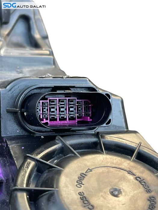 Far Xenon cu Led si Lupa Dreapta cu Defect Audi A3 8V NFL Non Facelift 2012 - 2016 Cod 8V0941006A [K3275]