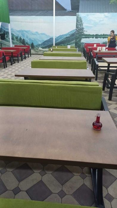 Стол со стульями