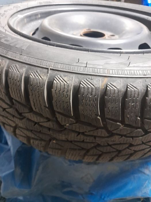 Гуми Нокиан 185 60 15 с джанти 15''