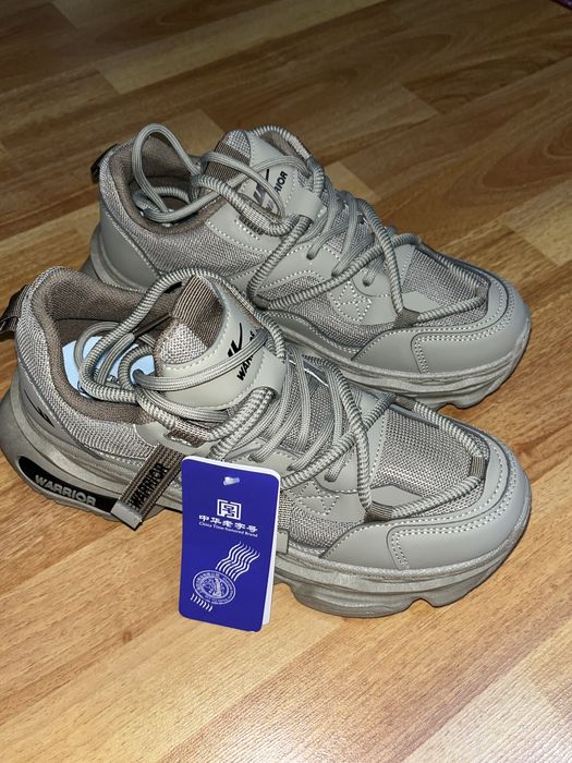 Кроссовки новые 39 размер