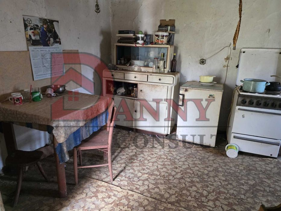 Двуетажна къща за продажба в с. Крушево - обл. Габрово