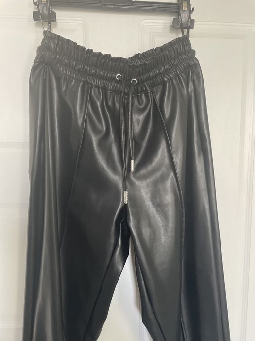 Кожен панталон Guess