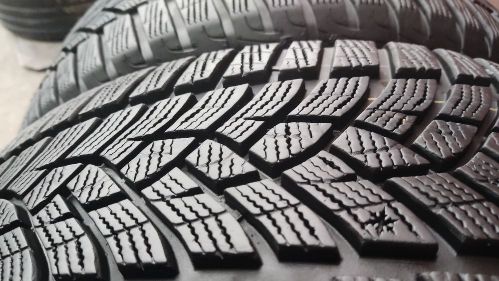 2бр. зимни гуми 225/55/17 GoodYear Ultra Grip Performance+
dot2724