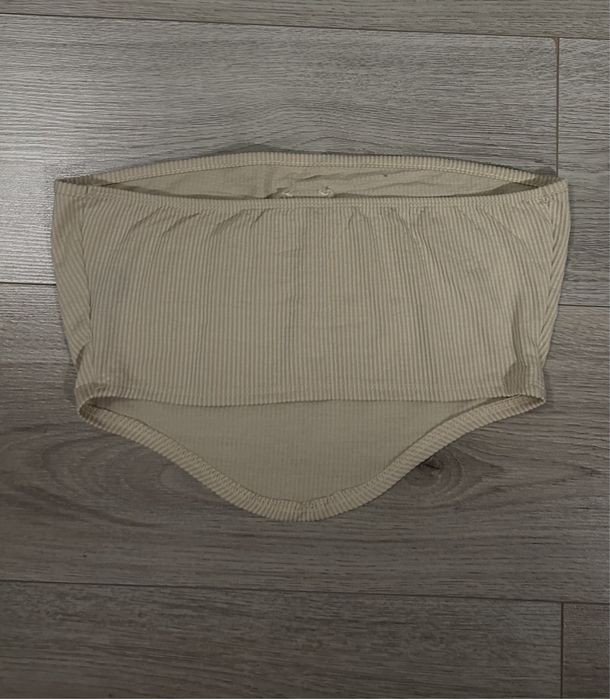 Crop top bej cu pietre