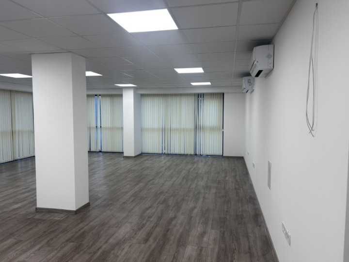 Дава се под наем Офис в Варна, ХЕИ - 91 кв.м за 850 € - Снимка #2