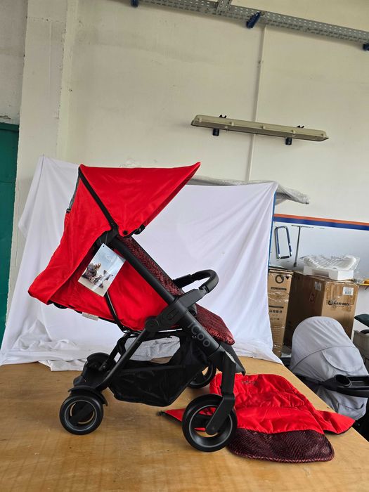 Cărucior compact iCOO Acrobat până la 18 kg , reflectoare, roșu