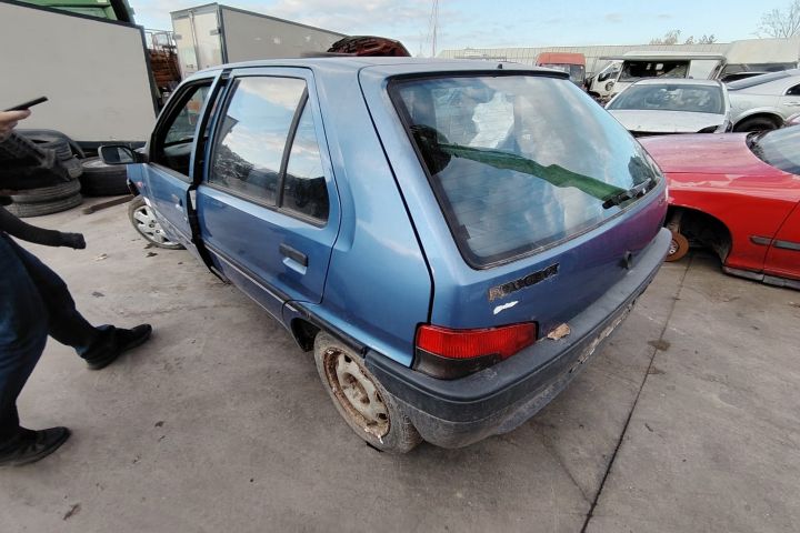 Far dreapta Peugeot 106 1995 1.0 MT (45 hp)