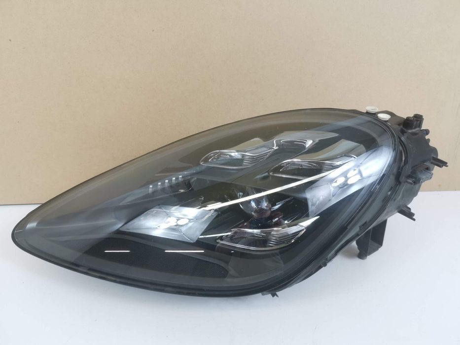 Порше Кайен 3 / Porsche Cayenne 3 9Y Ляв фар Full Led оригинален в доб