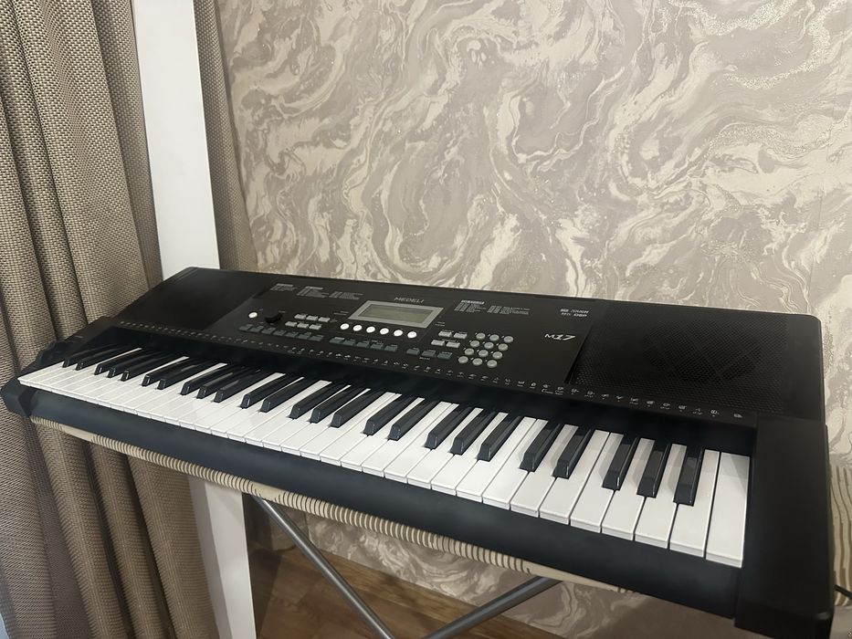 Синтезатор Medeli M17