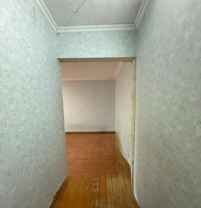 продам 1-ком. 32кв. 2мкр. 2-этаж