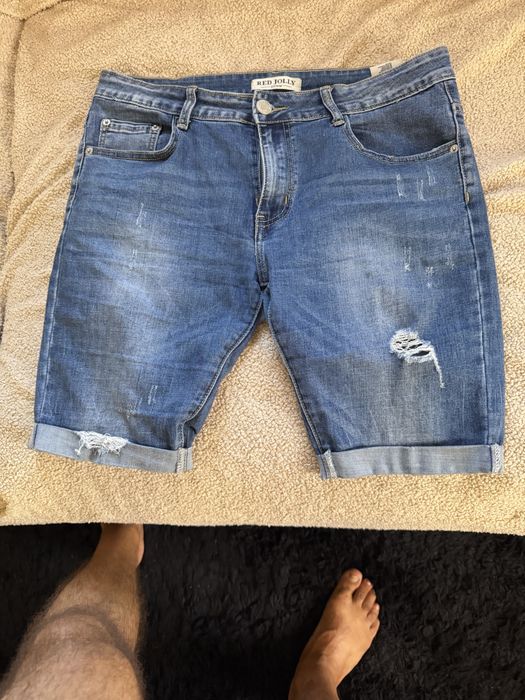 Pantaloni blugi scurti