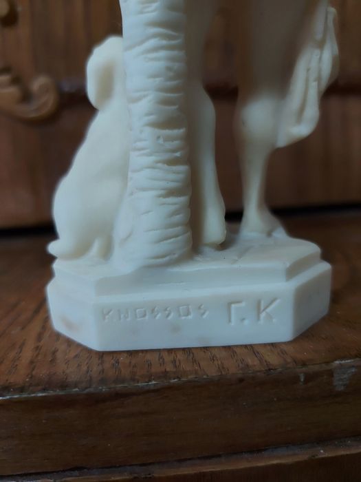 Sculptura greceasca semnata