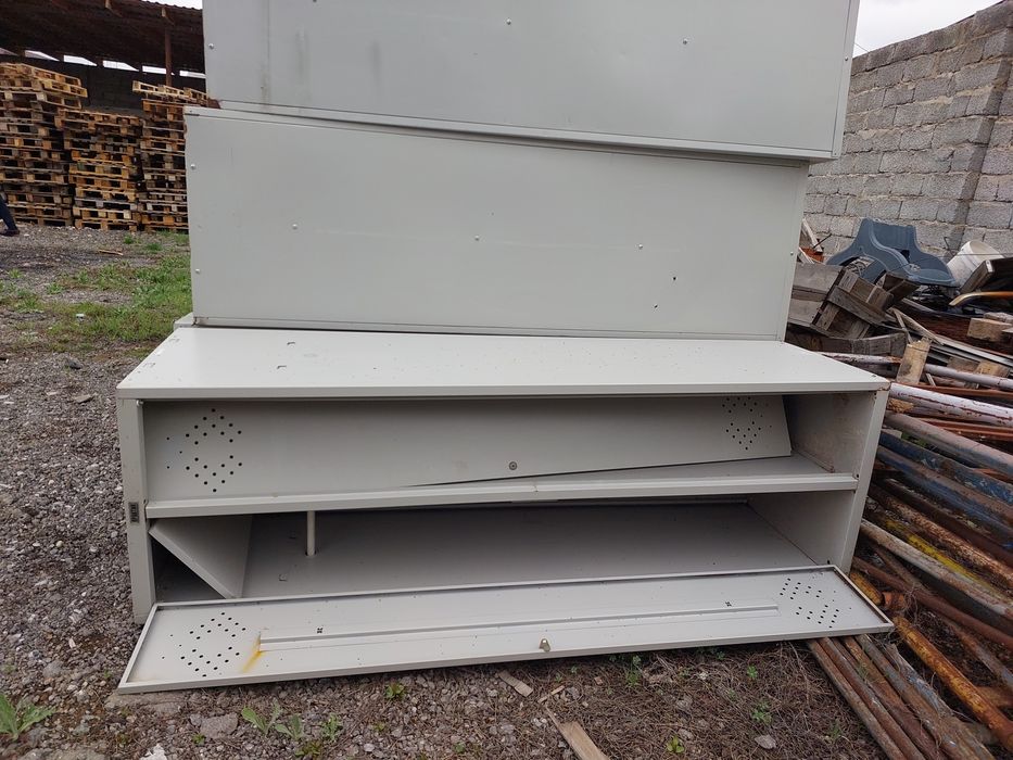 Продам  железные шкафы