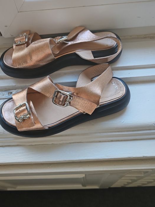 Дамски сандали от естествена кожа