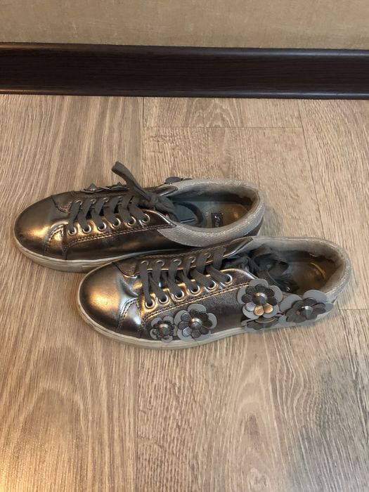 Продам детскую обувь