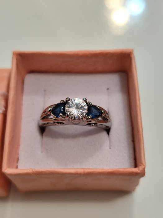 Златни пръстени 18к злато със сапфир Нови