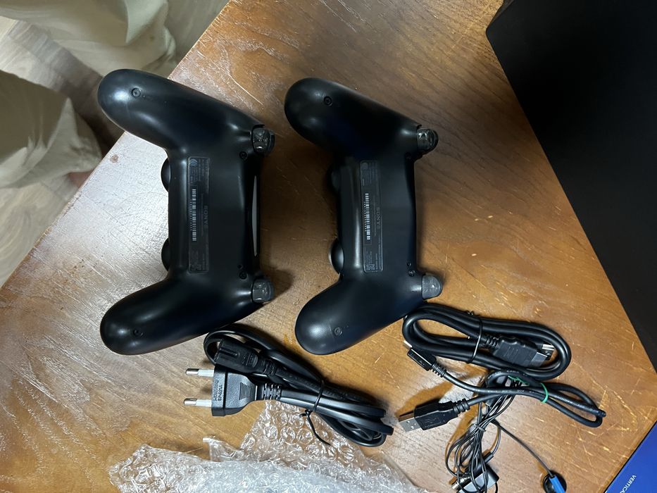 PS4 Pro 1TB  gold hen 12.52