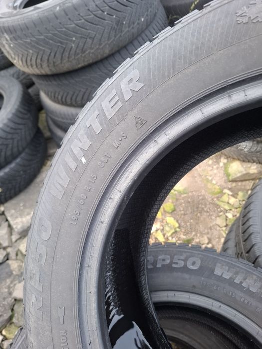 Vand 2 anvelope 195 60 15 m+s bune fara defecte