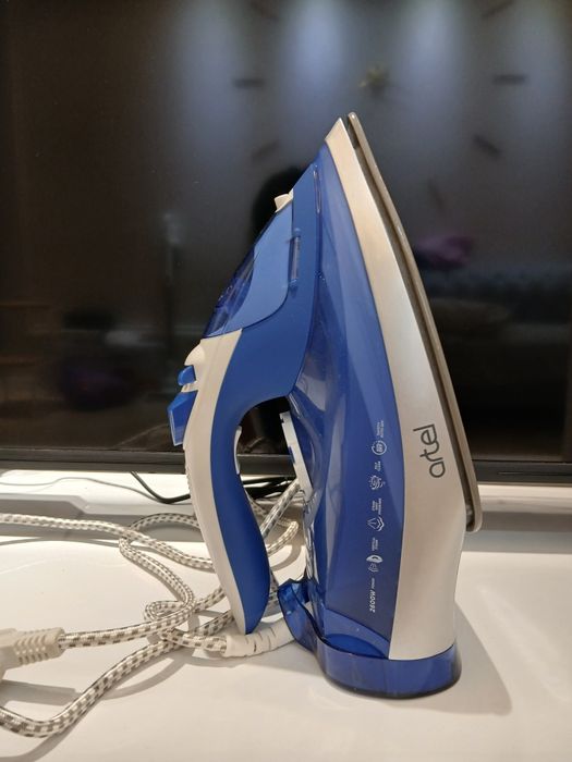 Утюг Artel 2600W (под сухую глажку / под ремонт)