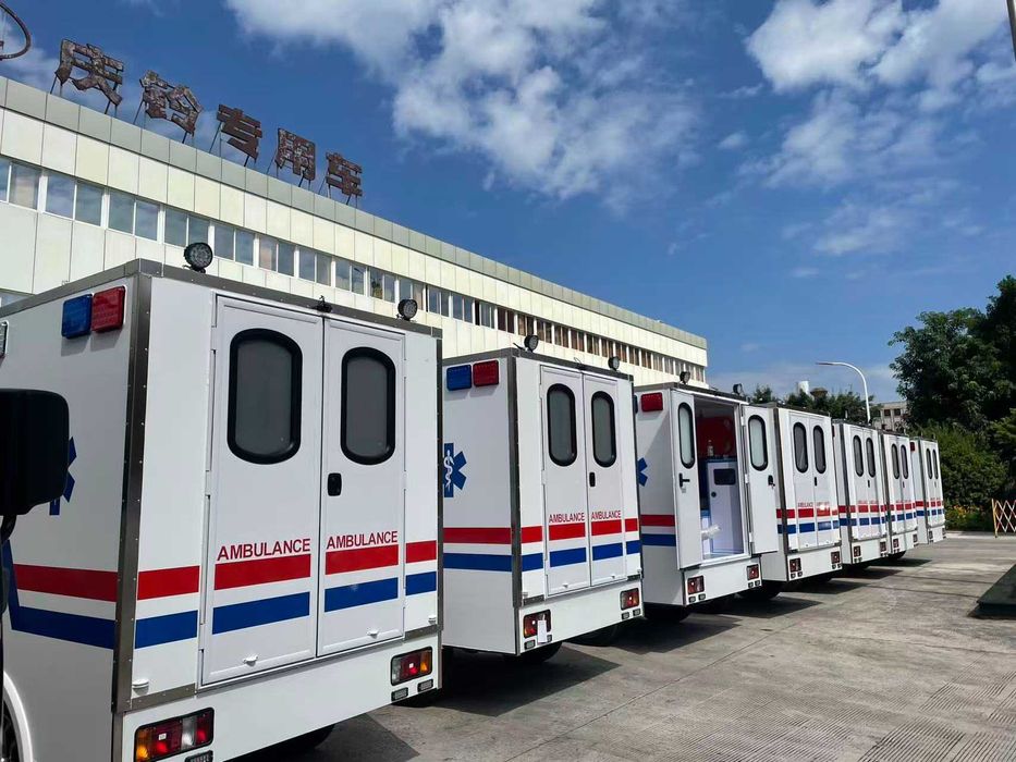 Внедорожник машина скорой помощи на базе ISUZU. 4х4 Цена с растаможкой