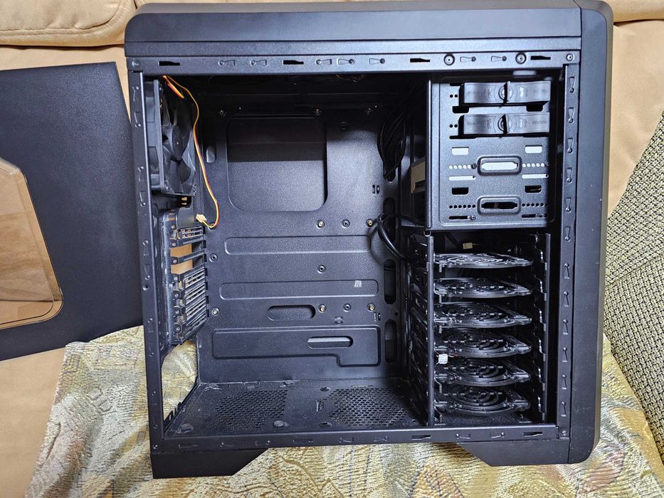 Корпус Cougar Pioneer, Black