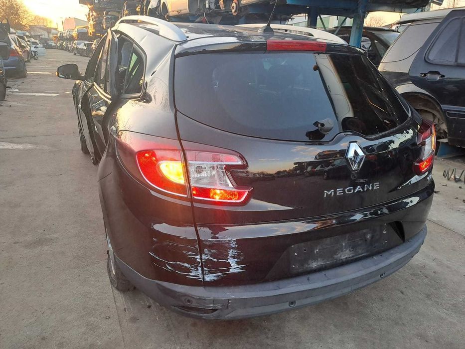 Dezmembrez Renault Megane 3 1.5 DCi an 2010 cod motor K9K-N8