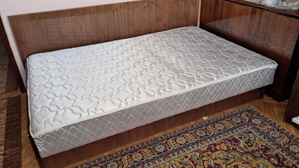 Еднолицев матрак