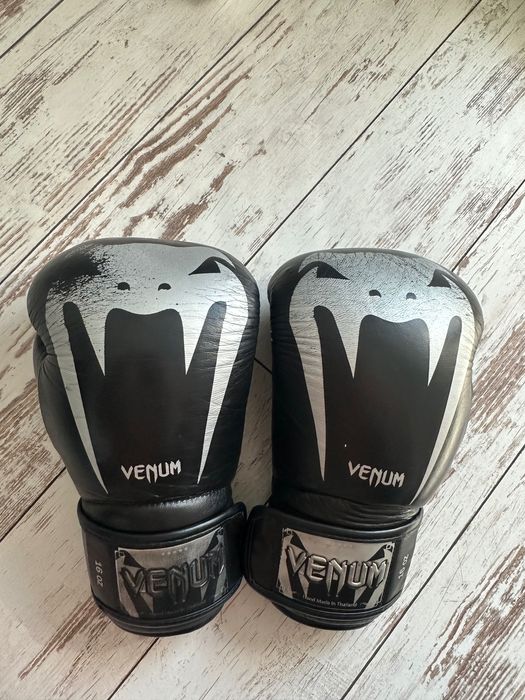 Боксови ръкавици Venum 16oz