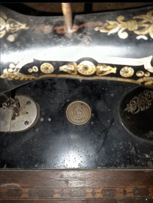 Mașină de Cusut veche de peste 50 de ani