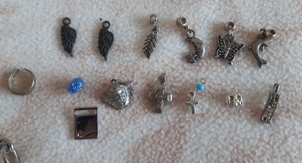 Красиви,обици,брошки,фибички и висулки