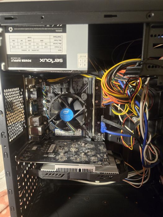 Sistem PC i3-8100, RX 560, 8 GB RAM + monitor curbat Philips 27 inch