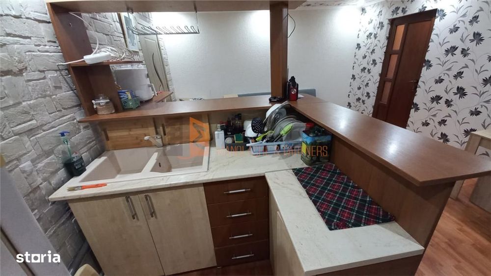 Apartament 2 camere cf 1 semidecomandat zona Micro 3